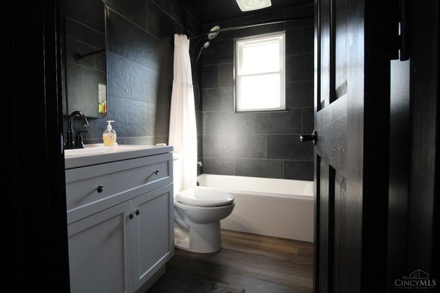 9052 Saxton Drive, West Chester, OH 45069