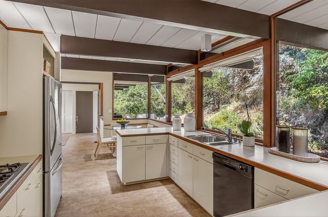 25 Cordova Court, Portola Valley, CA 94028