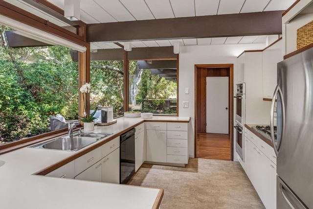 25 Cordova Court, Portola Valley, CA 94028