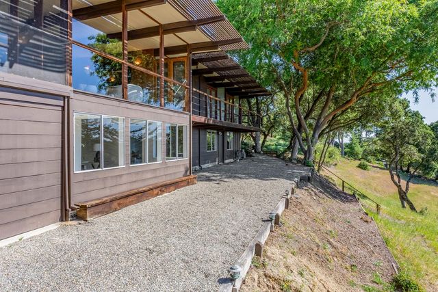 25 Cordova Court, Portola Valley, CA 94028