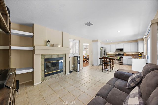 5561 El Palomino, Riverside, CA 92509