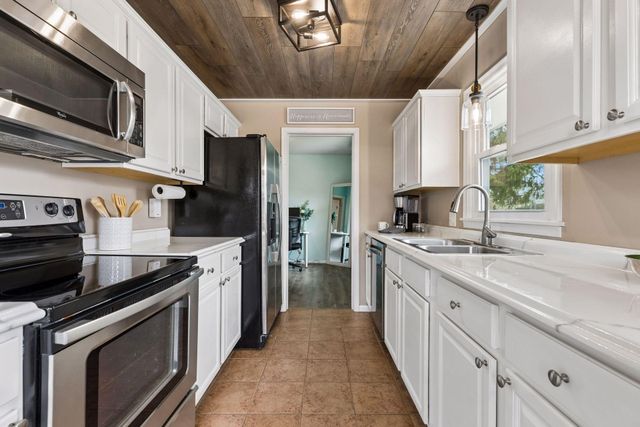 5906 Beard Avenue N, Brooklyn Center, MN 55429