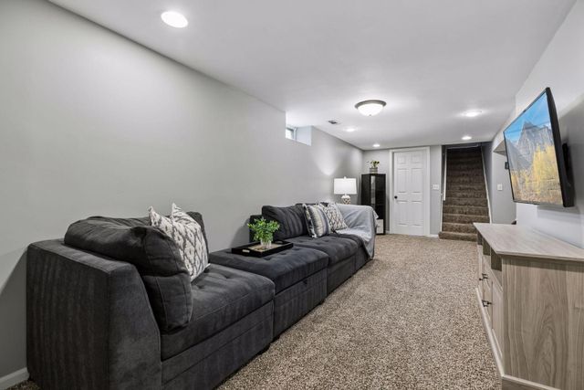 5906 Beard Avenue N, Brooklyn Center, MN 55429