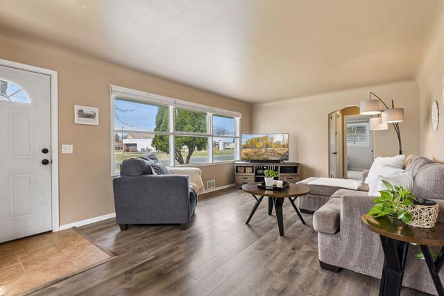 5906 Beard Avenue N, Brooklyn Center, MN 55429