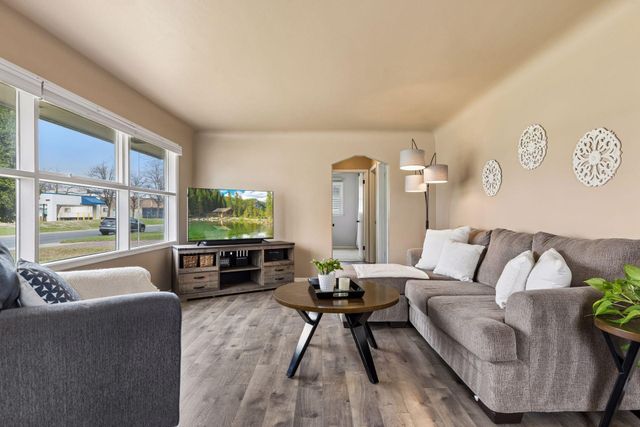 5906 Beard Avenue N, Brooklyn Center, MN 55429