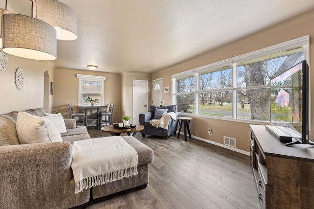 5906 Beard Avenue N, Brooklyn Center, MN 55429