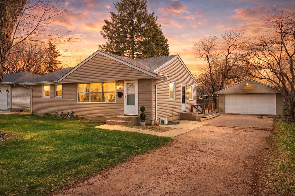 5906 Beard Avenue N, Brooklyn Center, MN 55429