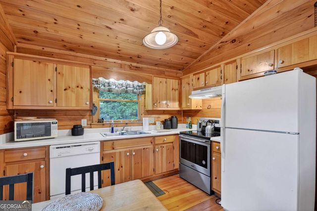 156 Dupont Drive, Blue Ridge, GA 30513