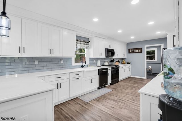 17 Landry Rd, Franklin Twp., NJ 08873