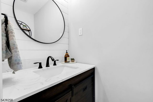 17 Landry Rd, Franklin Twp., NJ 08873