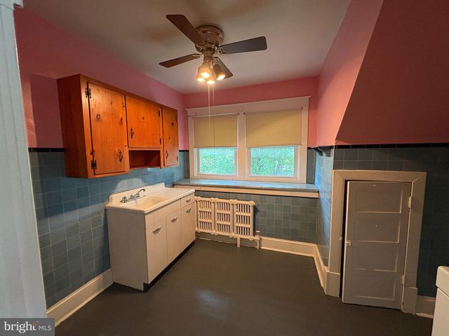 539 HERMIT ST, Philadelphia, PA 19128