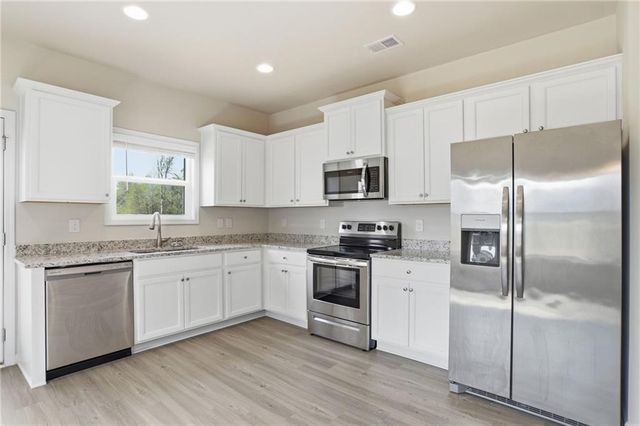 216 Venture Drive, Jackson, GA 30233
