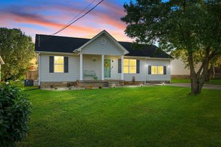 144 Heritage Cir, La Vergne, TN 37086