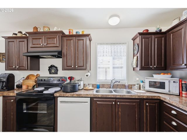 1475 GREEN ACRES Rd 148, Eugene, OR 97408