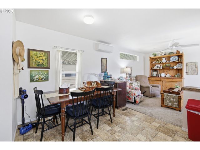 1475 GREEN ACRES Rd 148, Eugene, OR 97408