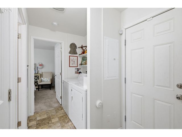 1475 GREEN ACRES Rd 148, Eugene, OR 97408