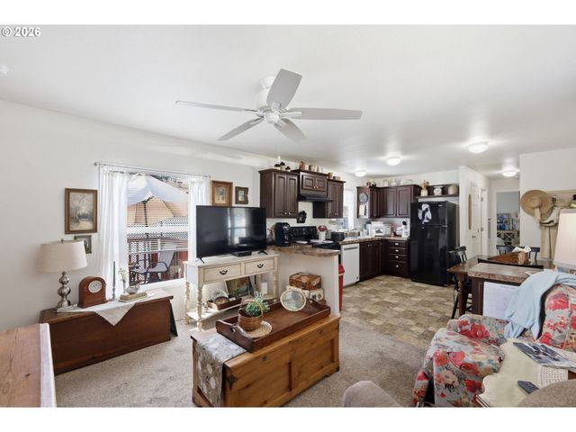 1475 GREEN ACRES Rd 148, Eugene, OR 97408