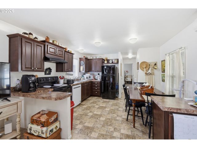 1475 GREEN ACRES Rd 148, Eugene, OR 97408