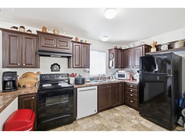 1475 GREEN ACRES Rd 148, Eugene, OR 97408