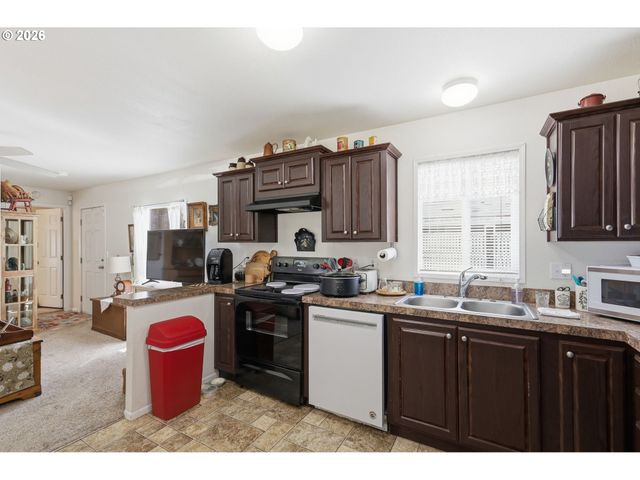 1475 GREEN ACRES Rd 148, Eugene, OR 97408