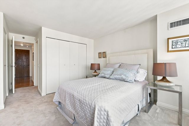 1230 N State Parkway 21D, Chicago, IL 60610