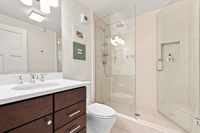 1230 N State Parkway 21D, Chicago, IL 60610