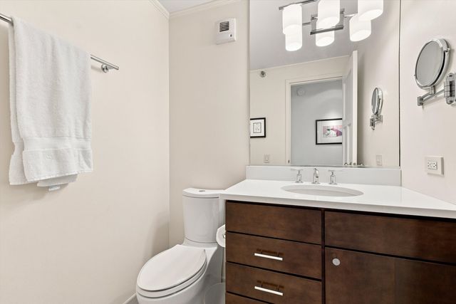 1230 N State Parkway 21D, Chicago, IL 60610