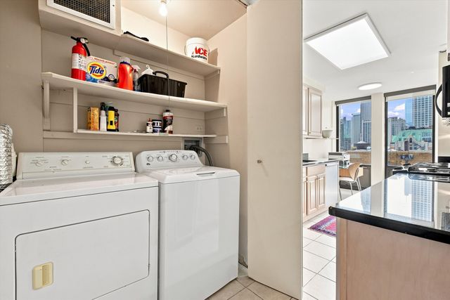 1230 N State Parkway 21D, Chicago, IL 60610