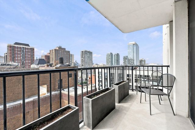 1230 N State Parkway 21D, Chicago, IL 60610