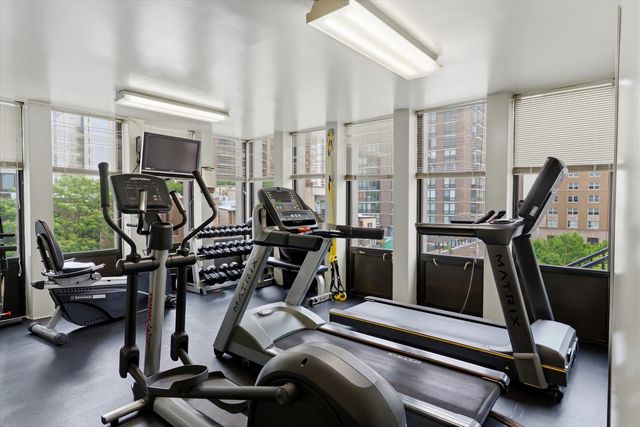 1230 N State Parkway 21D, Chicago, IL 60610