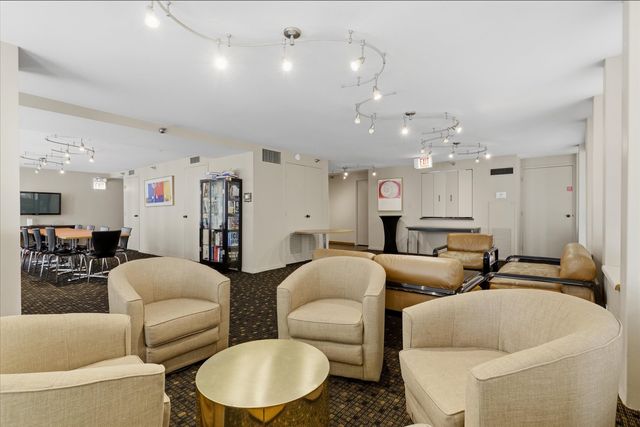 1230 N State Parkway 21D, Chicago, IL 60610