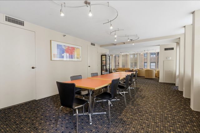 1230 N State Parkway 21D, Chicago, IL 60610