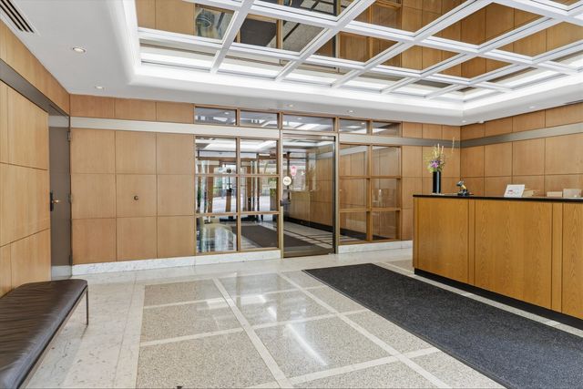 1230 N State Parkway 21D, Chicago, IL 60610