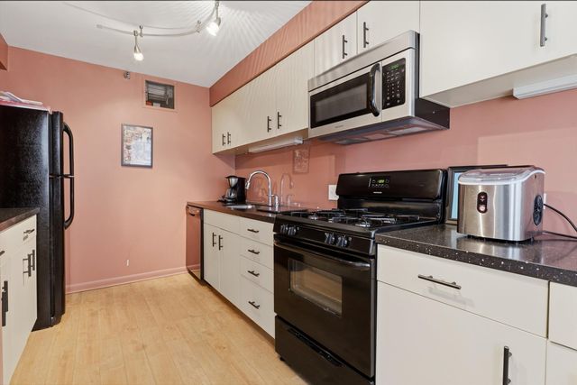 1230 N State Parkway 21D, Chicago, IL 60610