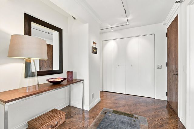 1230 N State Parkway 21D, Chicago, IL 60610