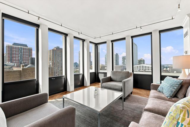 1230 N State Parkway 21D, Chicago, IL 60610