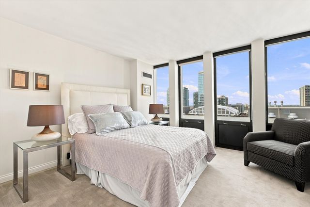 1230 N State Parkway 21D, Chicago, IL 60610