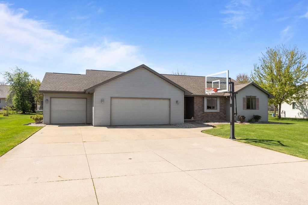W5569 MILE LONG DRIVE, Appleton, WI 54915