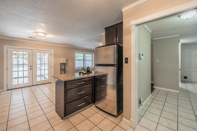 612 Bayless Drive, Euless, TX 76040