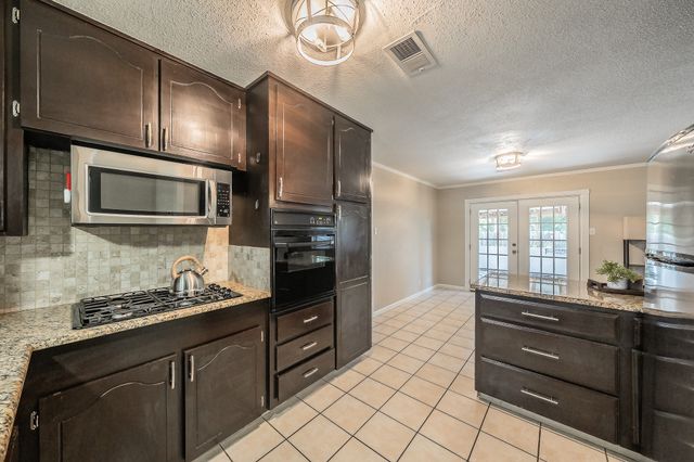 612 Bayless Drive, Euless, TX 76040