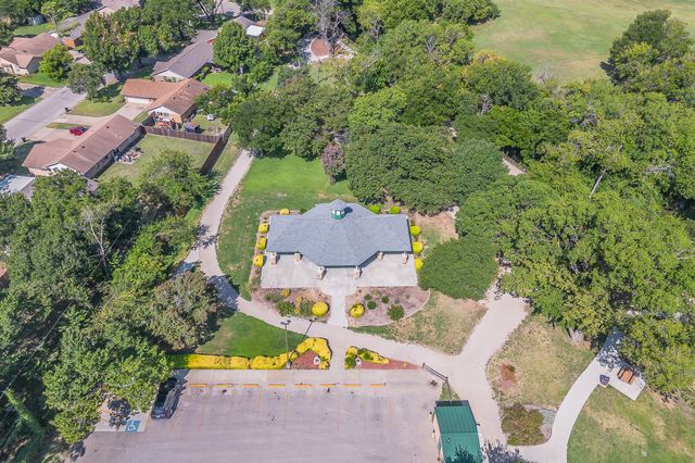 612 Bayless Drive, Euless, TX 76040
