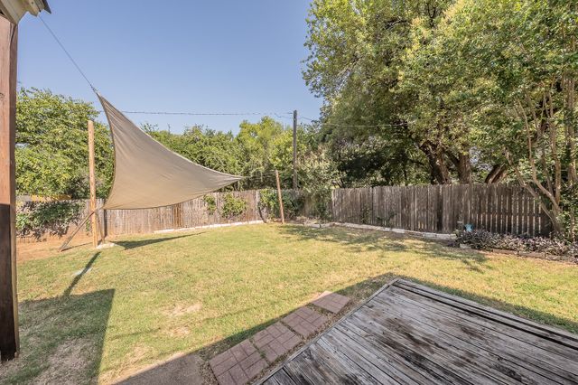 612 Bayless Drive, Euless, TX 76040