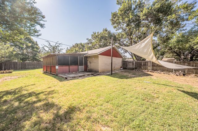612 Bayless Drive, Euless, TX 76040
