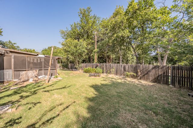 612 Bayless Drive, Euless, TX 76040