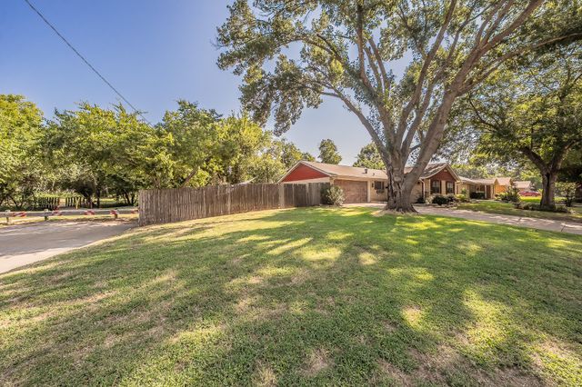 612 Bayless Drive, Euless, TX 76040