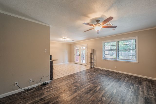 612 Bayless Drive, Euless, TX 76040