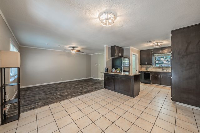 612 Bayless Drive, Euless, TX 76040