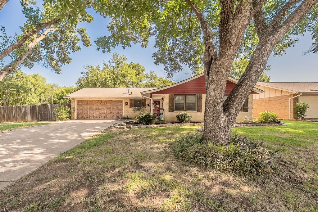 612 Bayless Drive, Euless, TX 76040