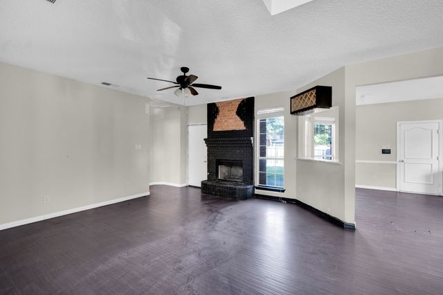 613 Fern Drive, Desoto, TX 75115