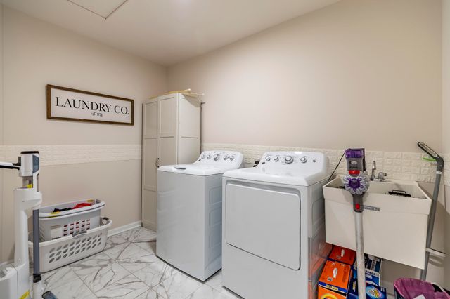 6574 Prairie Rose Drive, Schererville, IN 46375